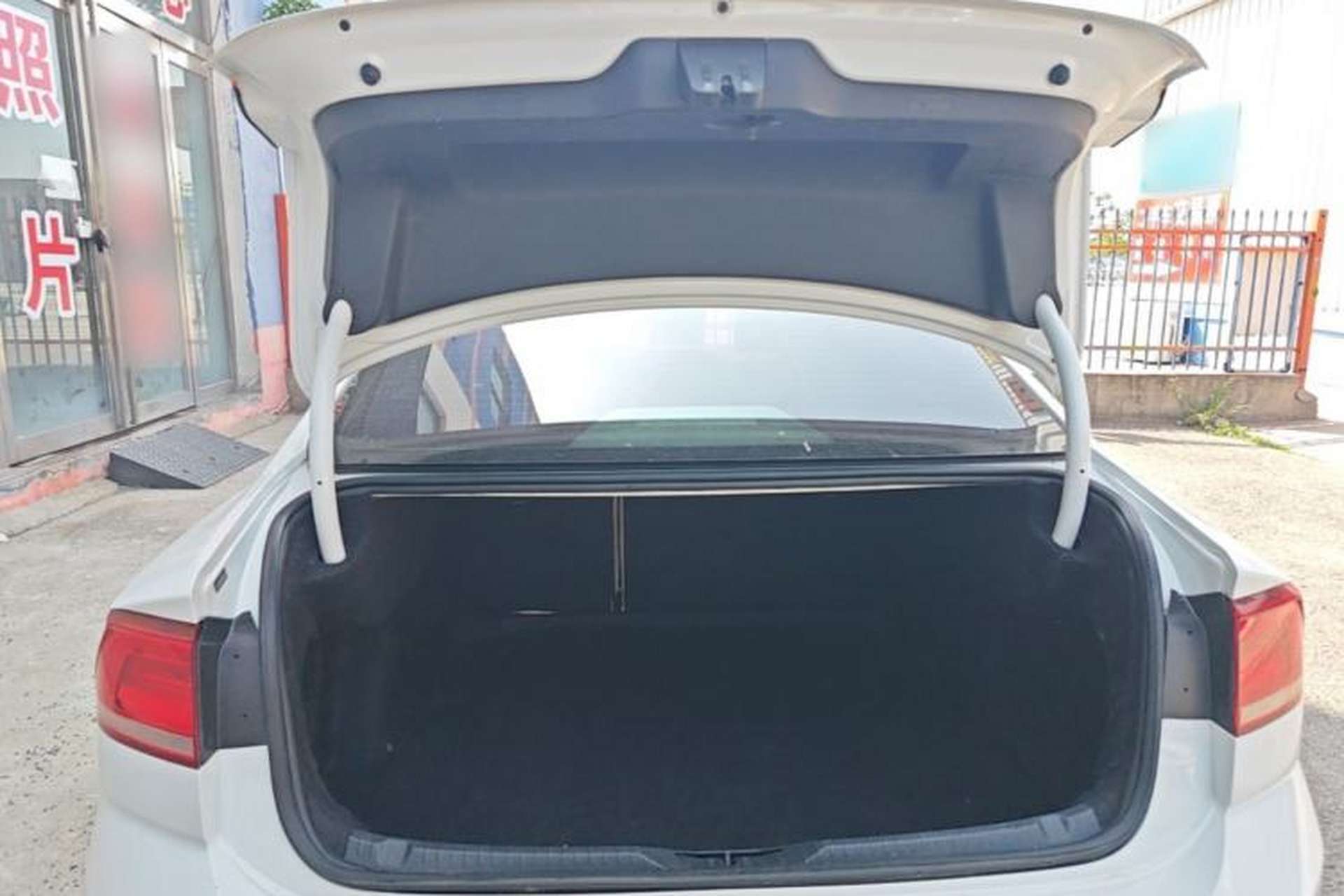 Used Volkswagen Lamando 2017 230TSI DSG Fashion Edition Trunk