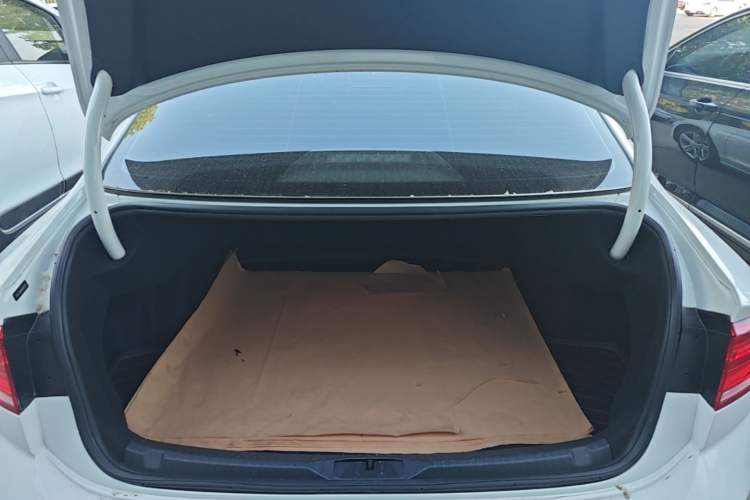 Used Volkswagen Lamando 2017 230TSI DSG Fashion Edition Trunk