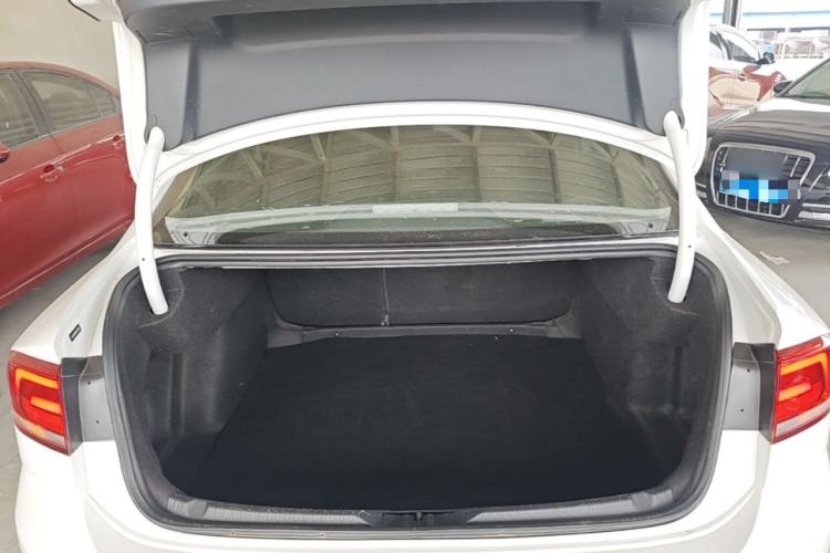 Used Volkswagen Lamando 2017 230TSI DSG Fashion Edition Trunk