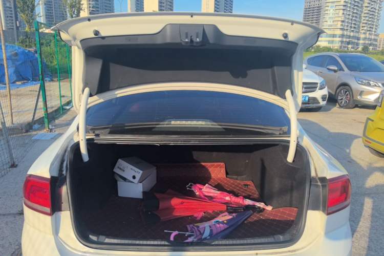 Used Volkswagen Lamando 2017 230TSI DSG Fashion Edition Trunk