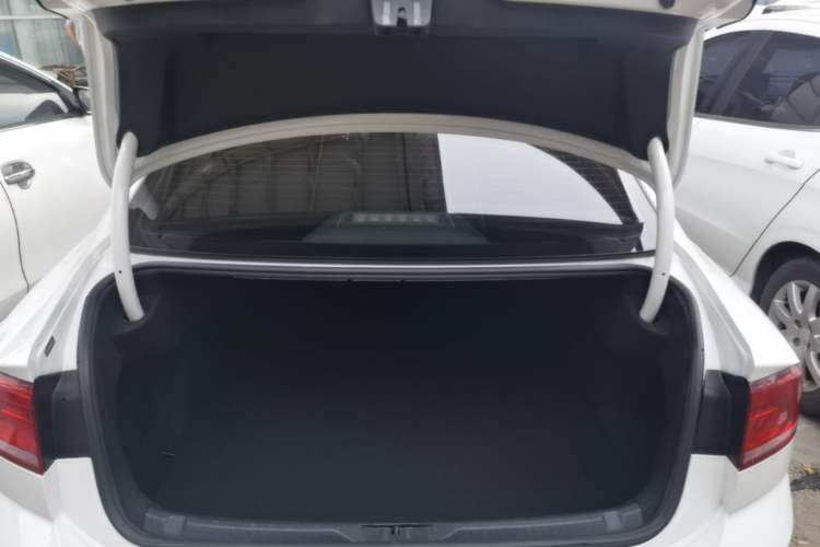 Used Volkswagen Lamando 2017 280TSI DSG Comfort Edition Trunk