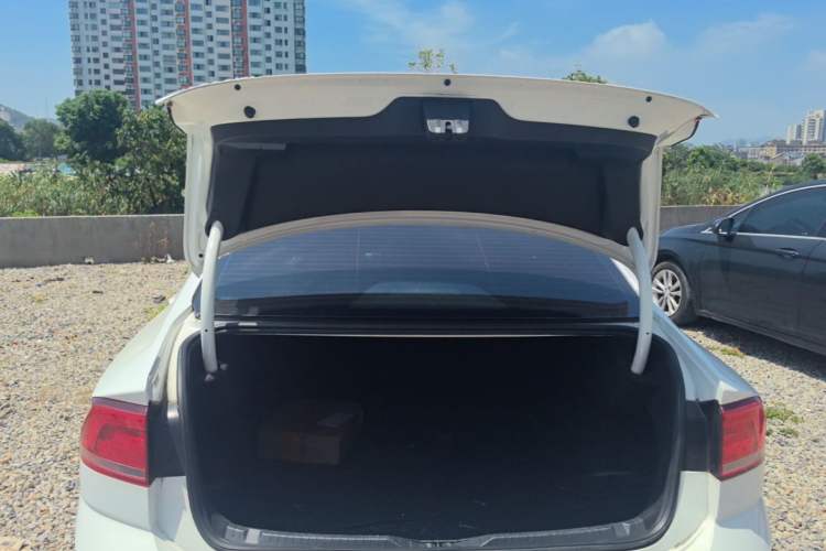 Used Volkswagen Lamando 2017 280TSI DSG Comfort Edition Trunk
