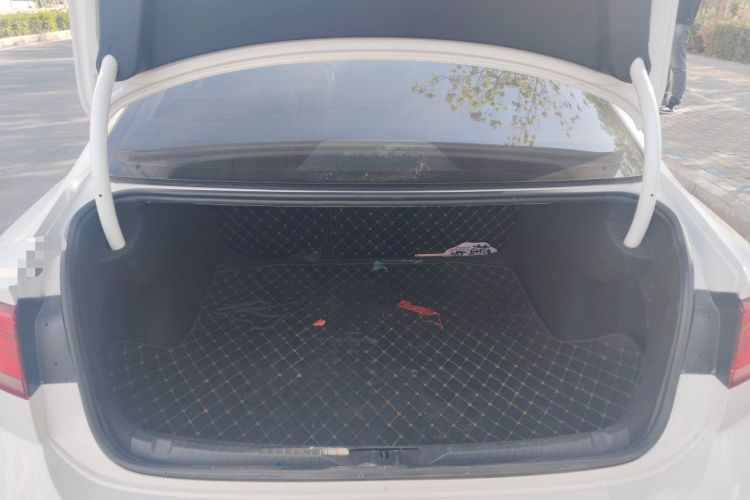 Used Volkswagen Lamando 2017 230TSI DSG Fashion Edition Trunk