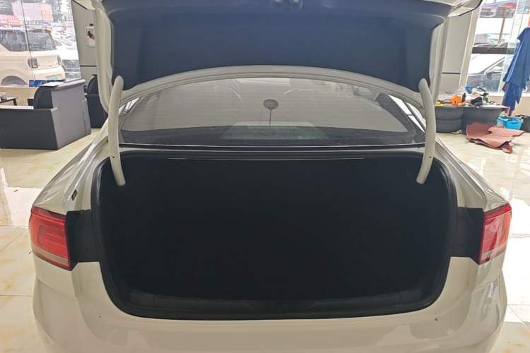 Used Volkswagen Lamando 2017 230TSI DSG Fashion Edition Trunk