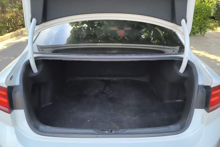 Used Volkswagen Lamando 2017 230TSI DSG Fashion Edition Trunk