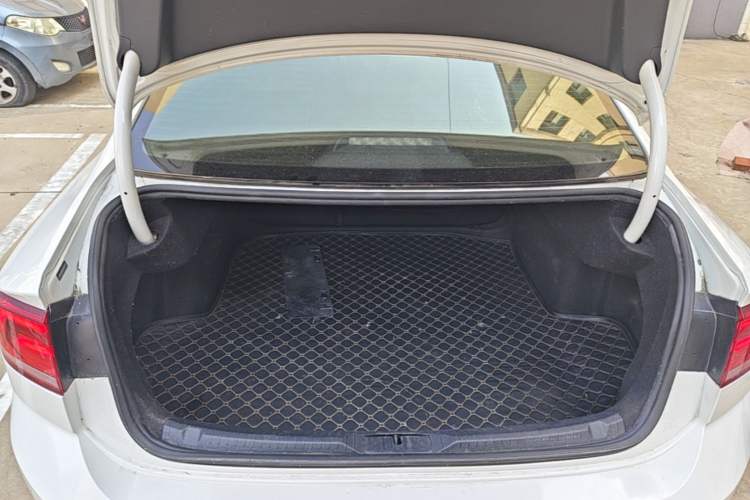 Used Volkswagen Lamando 2017 280TSI DSG Comfort Edition Trunk