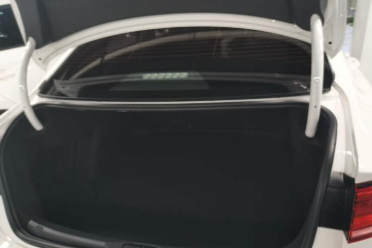 Used Volkswagen Lamando 2017 230TSI DSG Fashion Edition Trunk