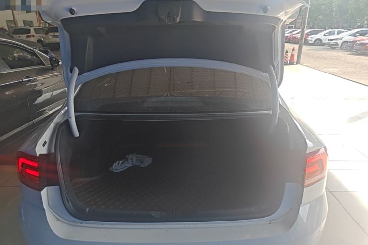 Used Volkswagen Lamando 2017 230TSI DSG Fashion Edition Trunk
