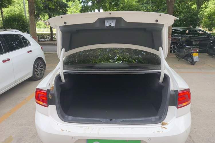 Used Volkswagen Lamando 2017 230TSI DSG Fashion Edition Trunk