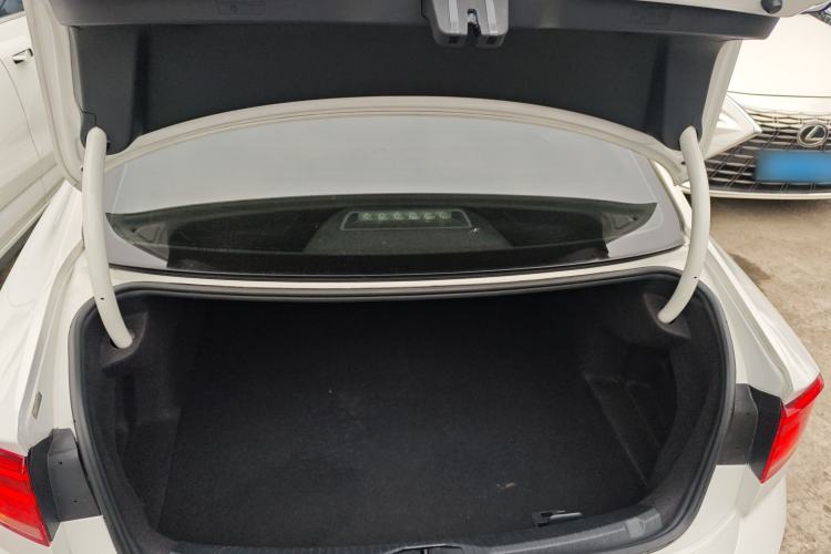 Used Volkswagen Lamando 2017 230TSI Manual Trend Edition Trunk