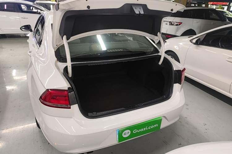 Used Volkswagen Lamando 2017 230TSI DSG Fashion Edition Trunk