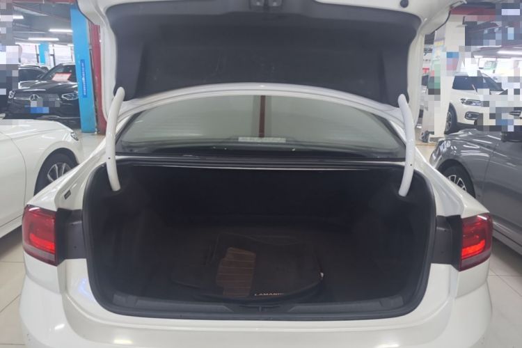 Used Volkswagen Lamando 2017 230TSI DSG Fashion Edition Trunk