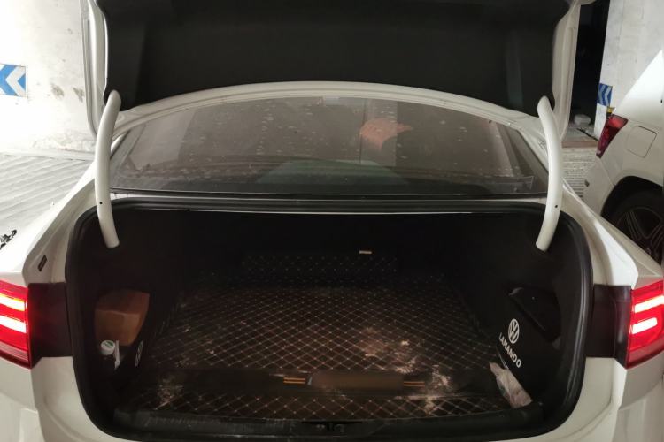 Used Volkswagen Lamando 2017 230TSI DSG Fashion Edition Trunk