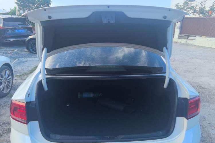 Used Volkswagen Lamando 2017 280TSI DSG Comfort Edition Trunk