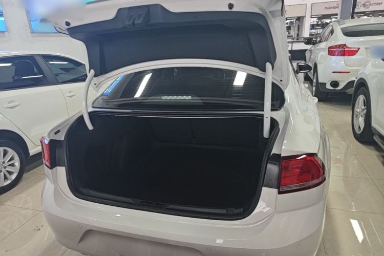 Used Volkswagen Lamando 2017 280TSI DSG Comfort Edition Trunk