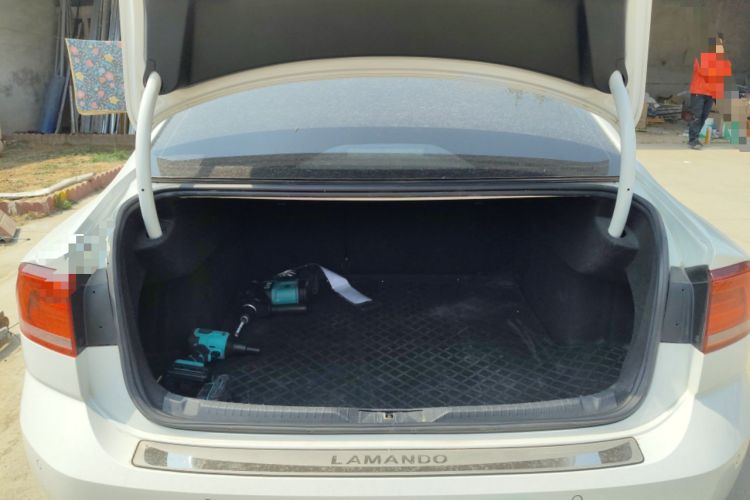 Used Volkswagen Lamando 2017 230TSI DSG Fashion Edition Trunk