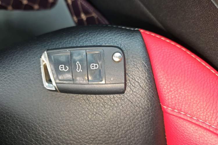 Used Volkswagen Lamando 2017 230TSI DSG Fashion Edition Vehicle Key