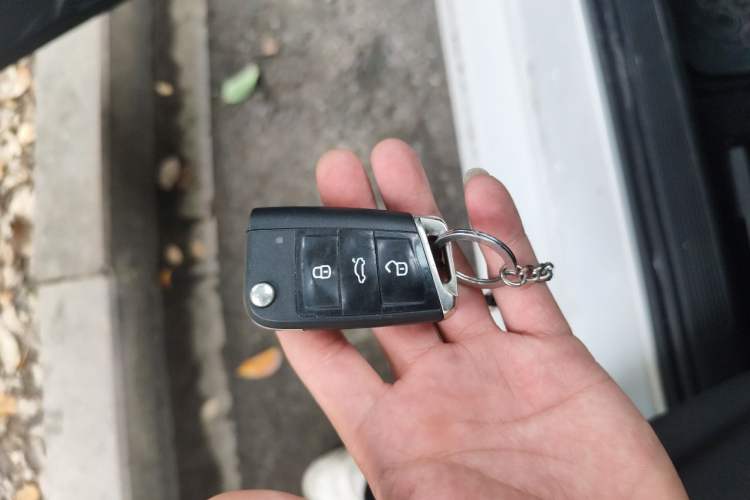 Used Volkswagen Lamando 2017 230TSI DSG Fashion Edition Vehicle Key
