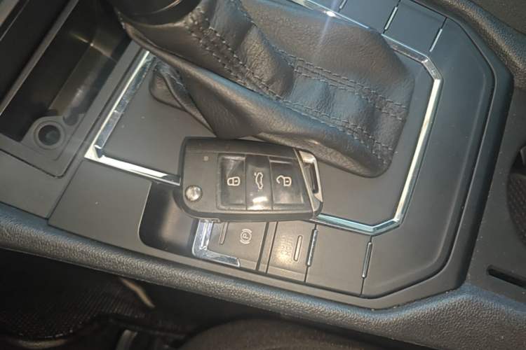 Used Volkswagen Lamando 2017 230TSI DSG Fashion Edition Vehicle Key