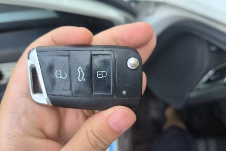 Used Volkswagen Lamando 2017 230TSI Manual Trend Edition Vehicle Key