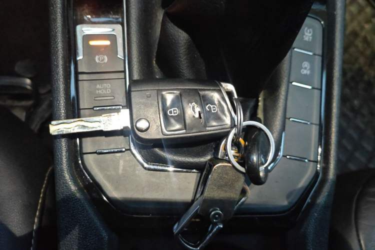 Used Volkswagen Lamando 2017 280TSI Manual Comfort Edition Vehicle Key