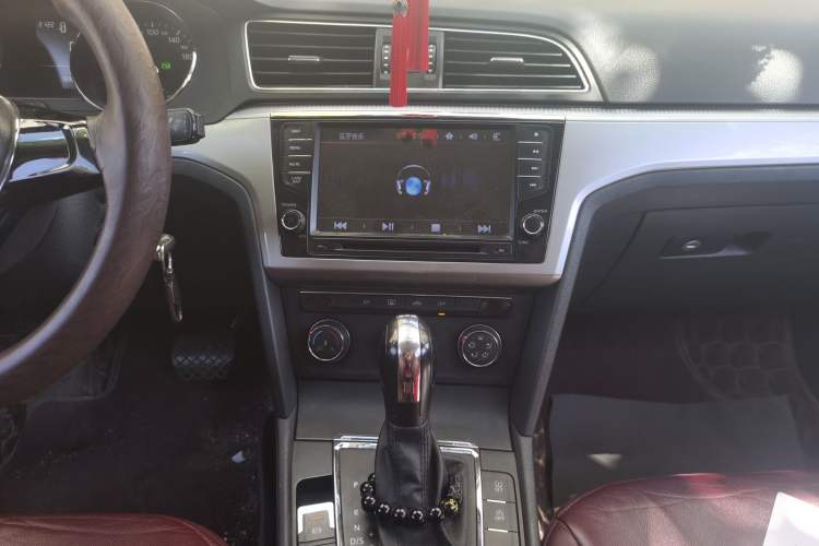 Used Volkswagen Lamando 2017 230TSI DSG Fashion Edition Audio And AC Panel
