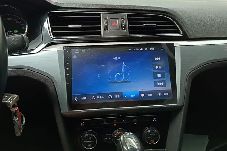 Used Volkswagen Lamando 2017 280TSI DSG Comfort Edition Audio And AC Panel
