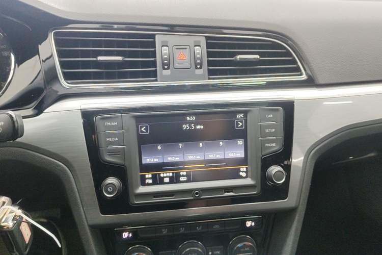 Used Volkswagen Lamando 2017 280TSI DSG Comfort Edition Audio And AC Panel