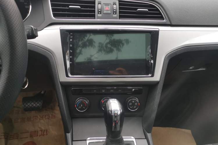 Used Volkswagen Lamando 2017 230TSI DSG Fashion Edition Audio And AC Panel