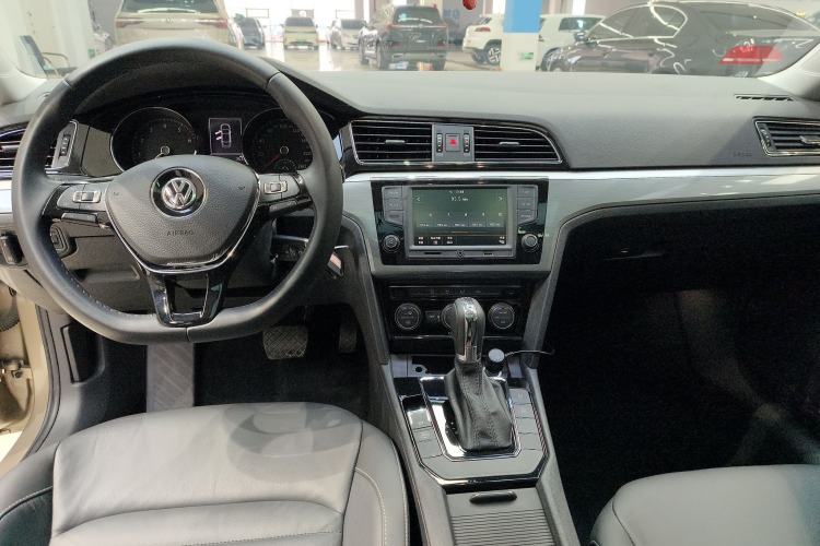 Used Volkswagen Lamando 2017 280TSI DSG Comfort Edition Center Console