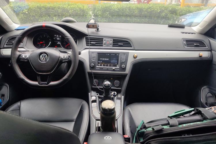 Used Volkswagen Lamando 2017 230TSI Manual Trend Edition Center Console