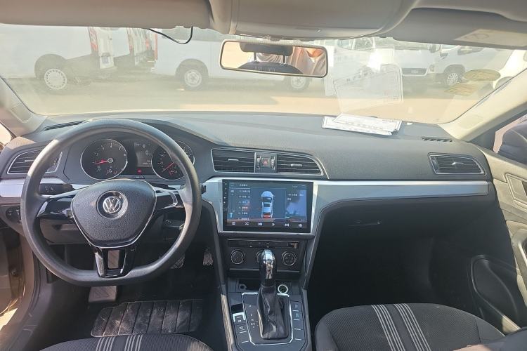 Used Volkswagen Lamando 2017 230TSI DSG Fashion Edition Center Console