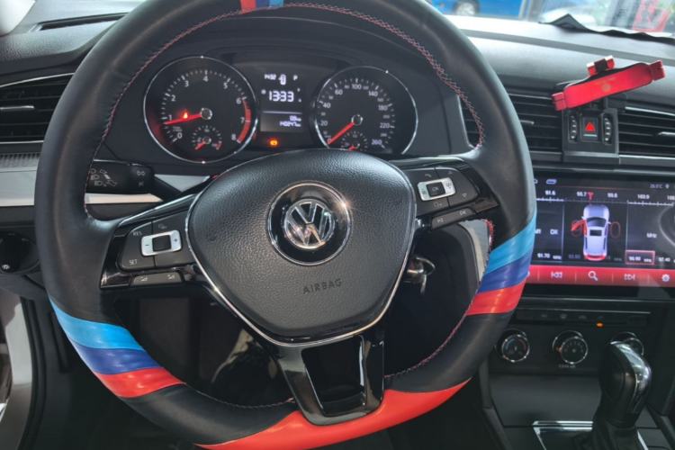 Used Volkswagen Lamando 2017 230TSI DSG Fashion Edition Center Console