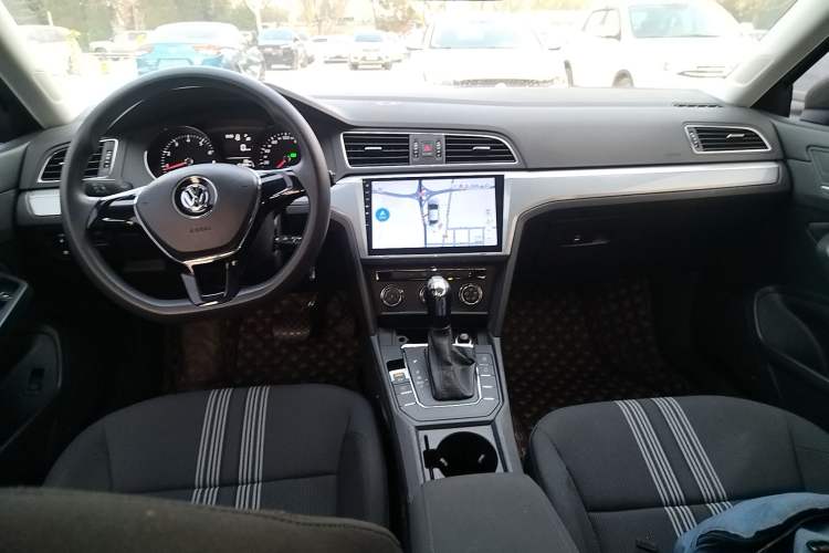 Used Volkswagen Lamando 2017 230TSI DSG Fashion Edition Center Console