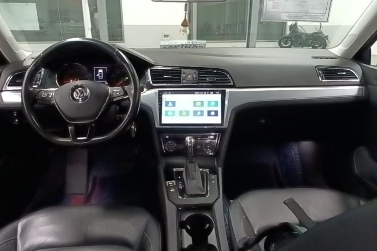 Used Volkswagen Lamando 2017 280TSI DSG Comfort Edition Center Console