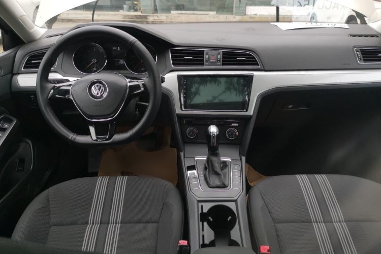 Used Volkswagen Lamando 2017 230TSI DSG Fashion Edition Center Console