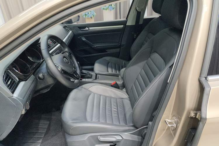 Used Volkswagen Lamando 2017 280TSI DSG Comfort Edition Driver Seat