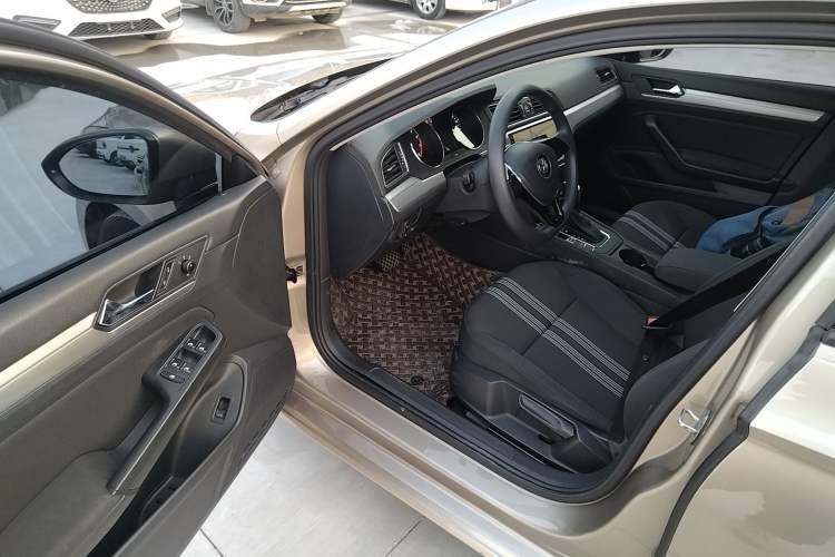 Used Volkswagen Lamando 2017 230TSI DSG Fashion Edition Driver Seat