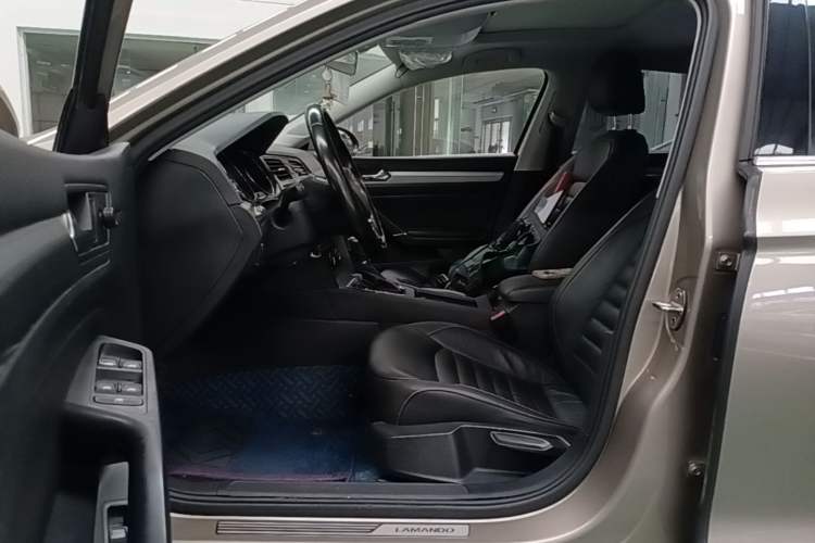 Used Volkswagen Lamando 2017 280TSI DSG Comfort Edition Driver Seat