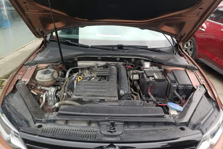 Used Volkswagen Lamando 2017 230TSI DSG Fashion Edition Engine Bay