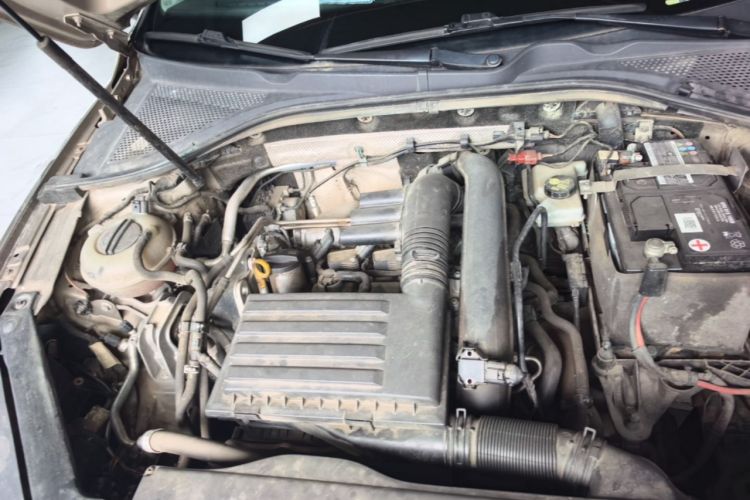 Used Volkswagen Lamando 2017 230TSI DSG Fashion Edition Engine Bay
