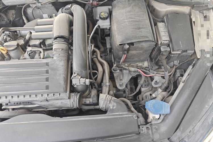 Used Volkswagen Lamando 2017 280TSI DSG Comfort Edition Engine Bay Left