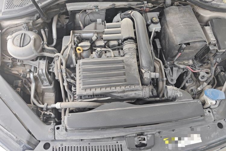 Used Volkswagen Lamando 2017 280TSI DSG Comfort Edition Engine Bay