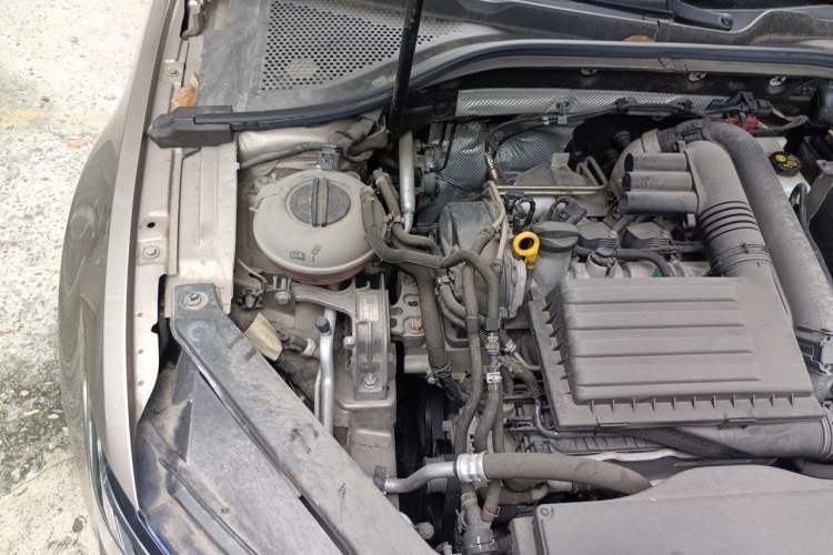 Used Volkswagen Lamando 2017 230TSI DSG Fashion Edition Engine Bay Right