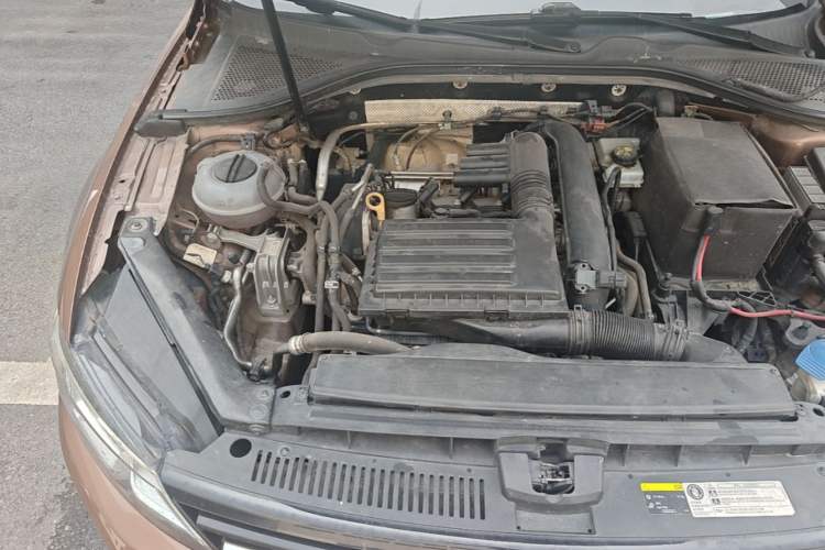 Used Volkswagen Lamando 2017 280TSI DSG Comfort Edition Engine Bay Right
