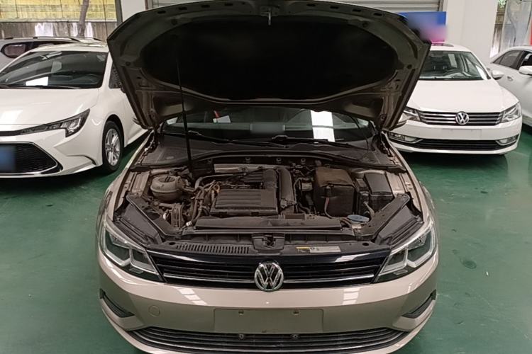Used Volkswagen Lamando 2017 280TSI DSG Comfort Edition Engine Bay