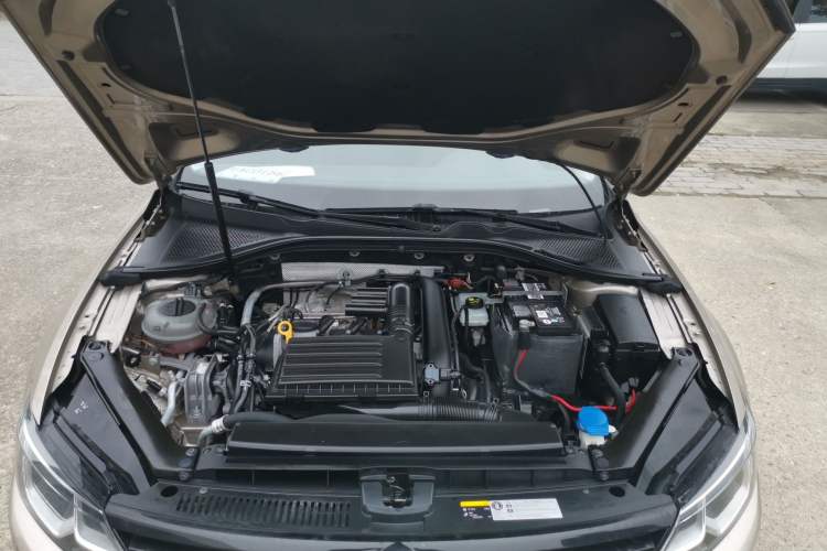 Used Volkswagen Lamando 2017 230TSI DSG Fashion Edition Engine Bay