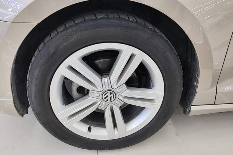 Used Volkswagen Lamando 2017 280TSI DSG Comfort Edition Exterior 4