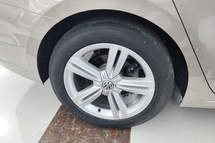 Used Volkswagen Lamando 2017 280TSI DSG Comfort Edition Exterior 5