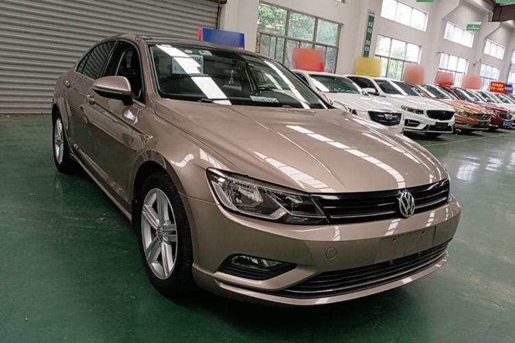 Used Volkswagen Lamando 2017 280TSI DSG Comfort Edition Front Right 45 Deg